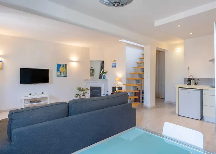 Superb Flat - Ac- 1br - 2p - شقة *